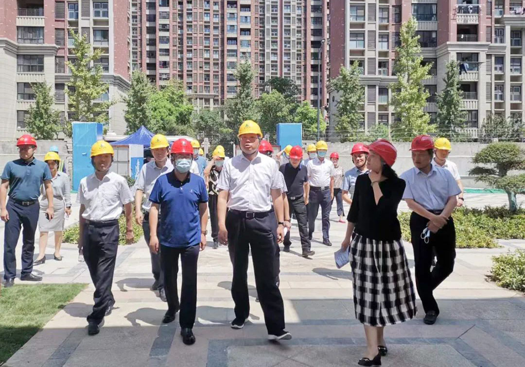 江蘇省人民政府副秘書長、辦公廳主任謝潤盛率隊考察蘇州市恒大悅瓏灣項目建設(shè)情況