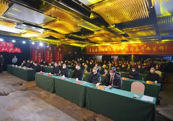 亂云飛渡仍從容！蘇中集團(tuán)舉辦2022年度總結(jié)表彰大會(huì)